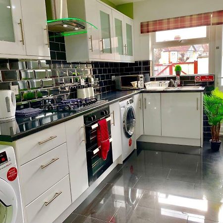 London 2 Bedroom Apartment, Kitchen, Reception And Private Garden Exteriör bild