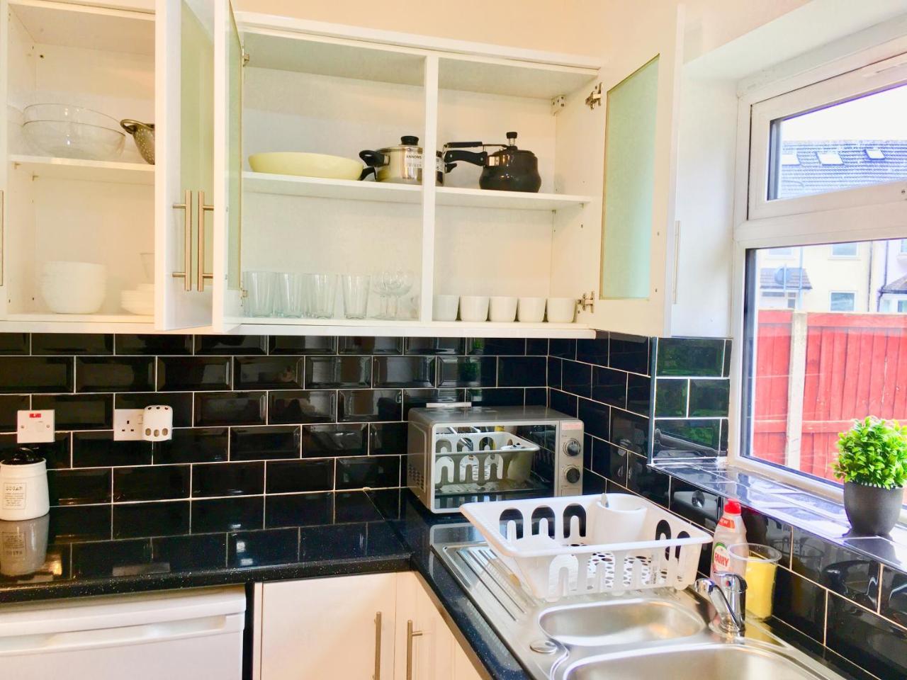 London 2 Bedroom Apartment, Kitchen, Reception And Private Garden Exteriör bild