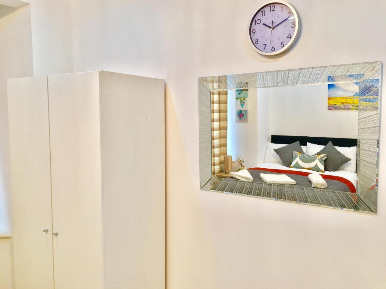 London 2 Bedroom Apartment, Kitchen, Reception And Private Garden Exteriör bild