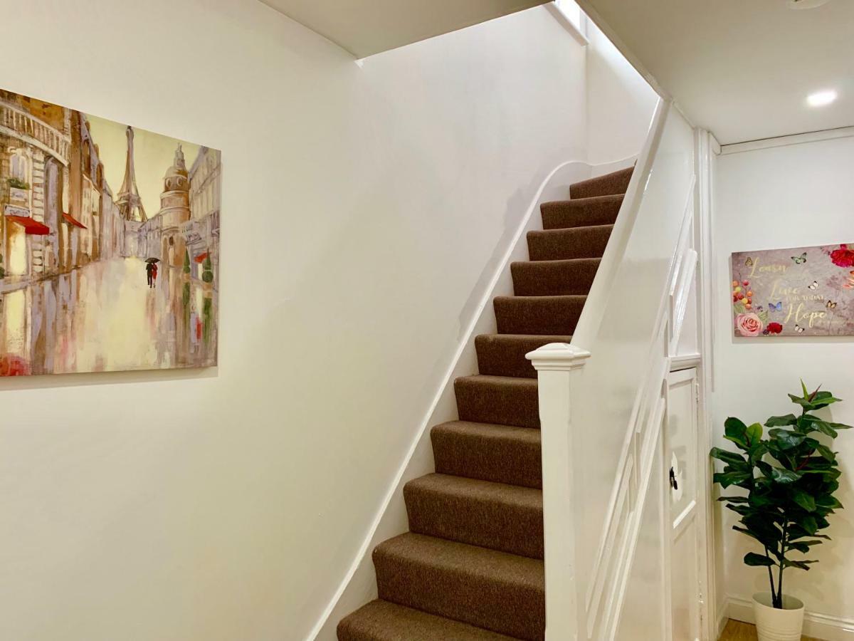London 2 Bedroom Apartment, Kitchen, Reception And Private Garden Exteriör bild