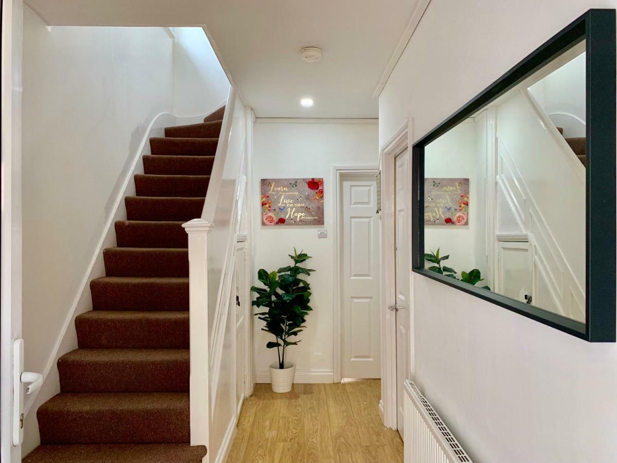 London 2 Bedroom Apartment, Kitchen, Reception And Private Garden Exteriör bild