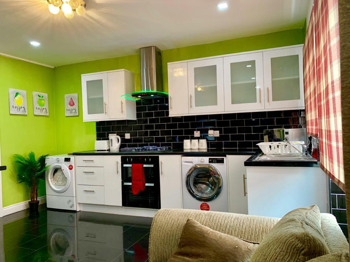 London 2 Bedroom Apartment, Kitchen, Reception And Private Garden Exteriör bild