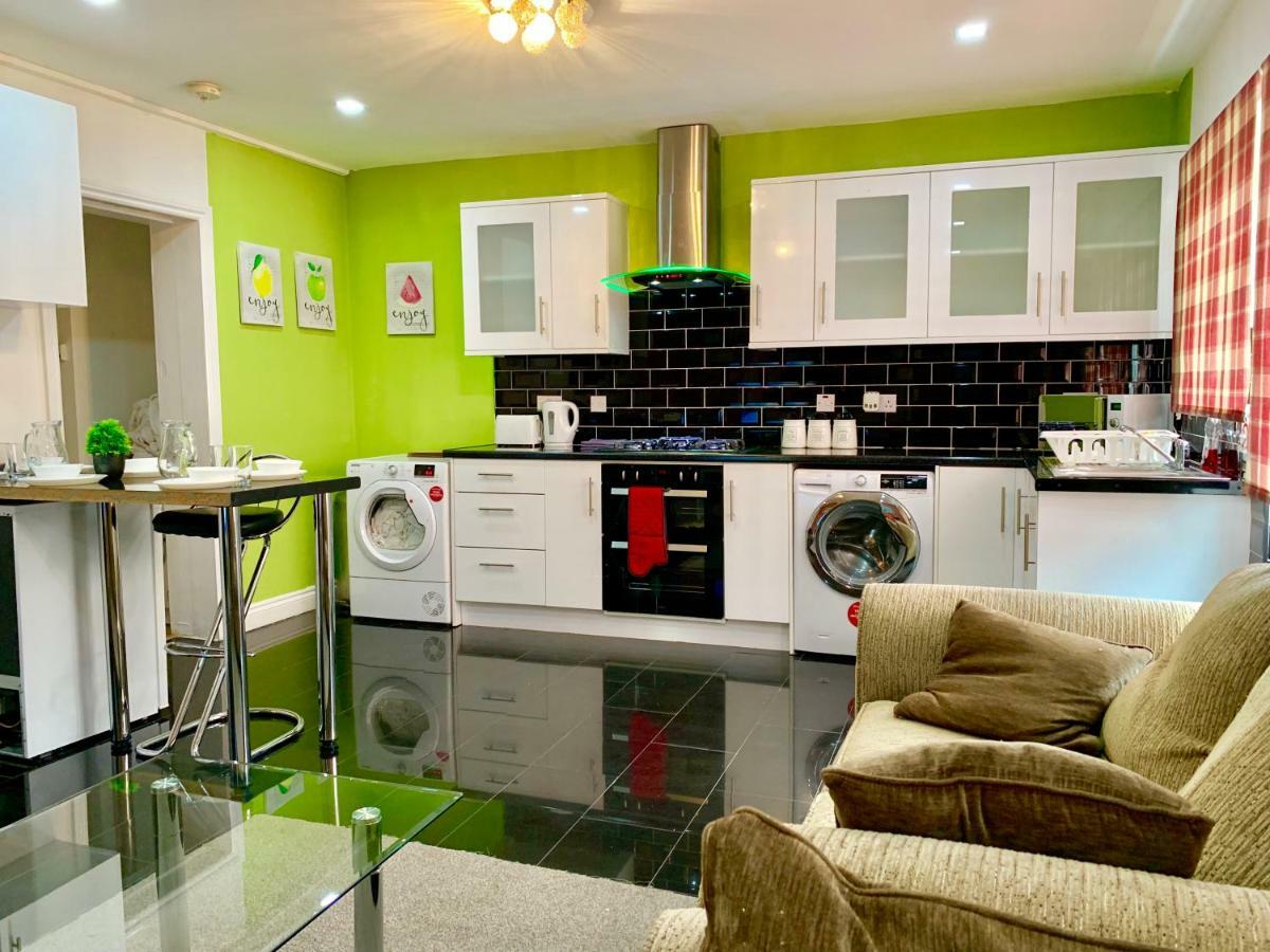 London 2 Bedroom Apartment, Kitchen, Reception And Private Garden Exteriör bild
