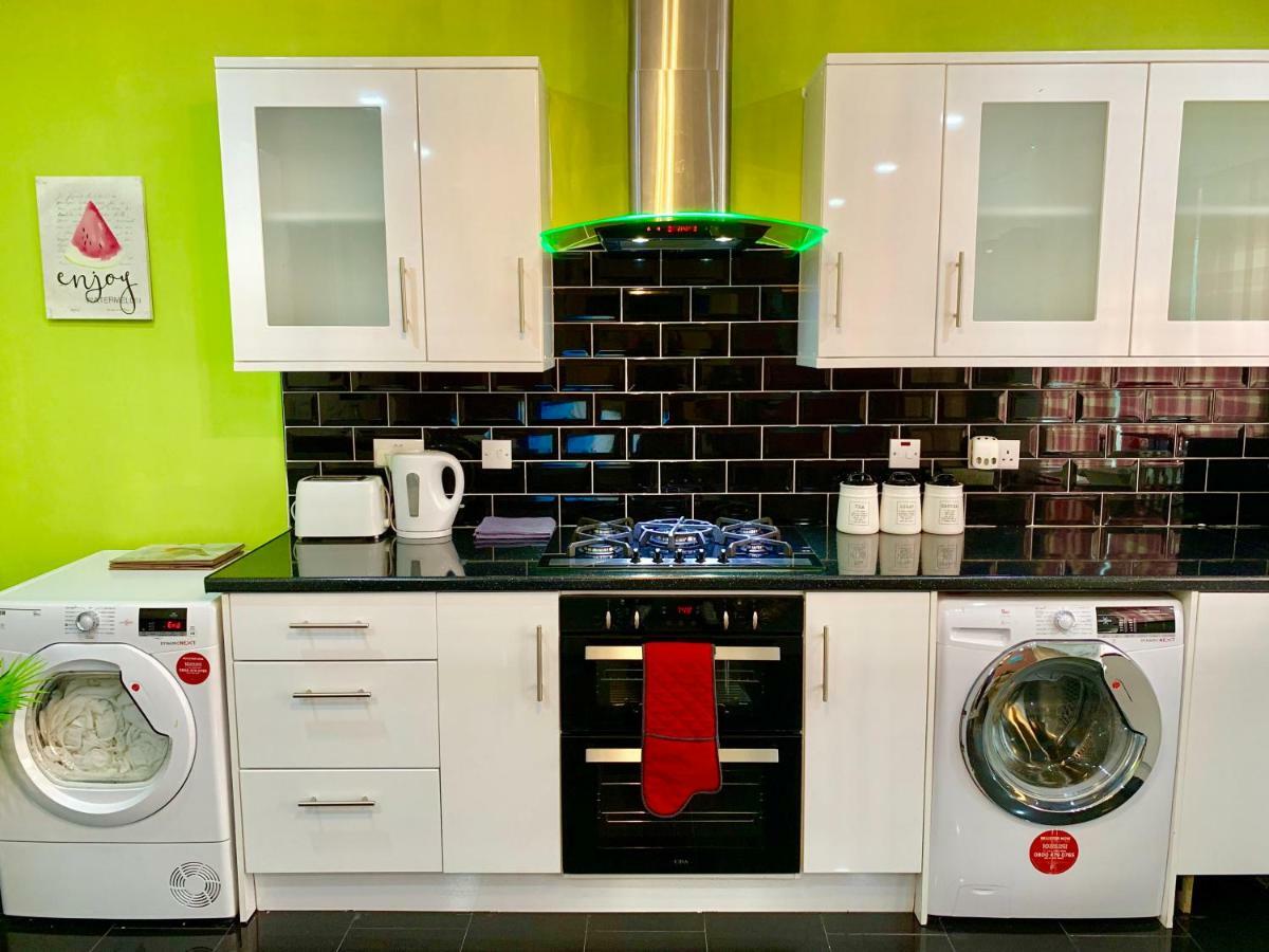 London 2 Bedroom Apartment, Kitchen, Reception And Private Garden Exteriör bild