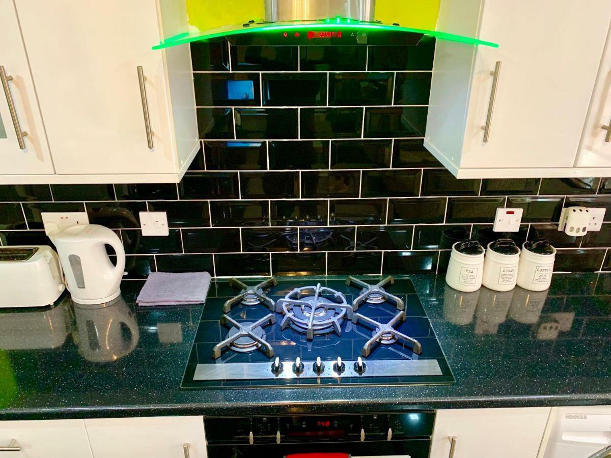 London 2 Bedroom Apartment, Kitchen, Reception And Private Garden Exteriör bild