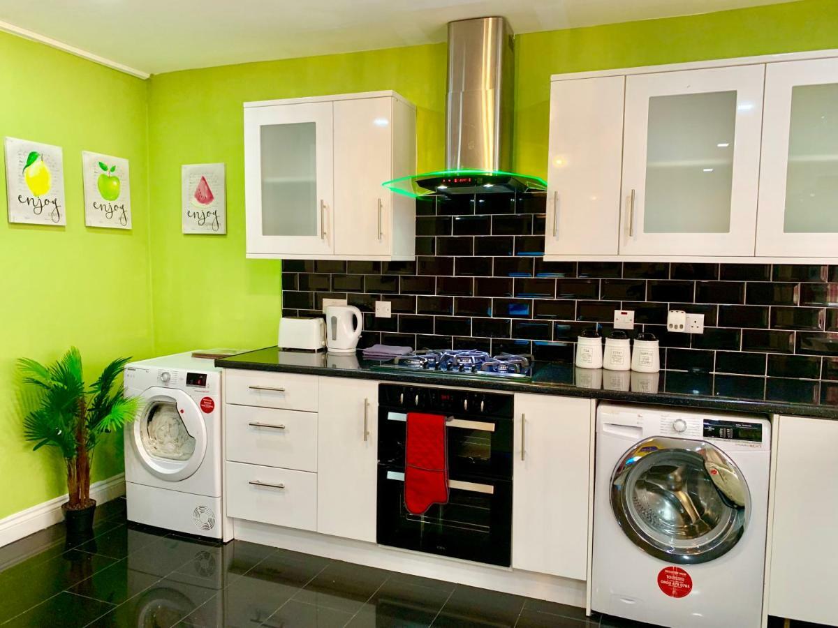 London 2 Bedroom Apartment, Kitchen, Reception And Private Garden Exteriör bild