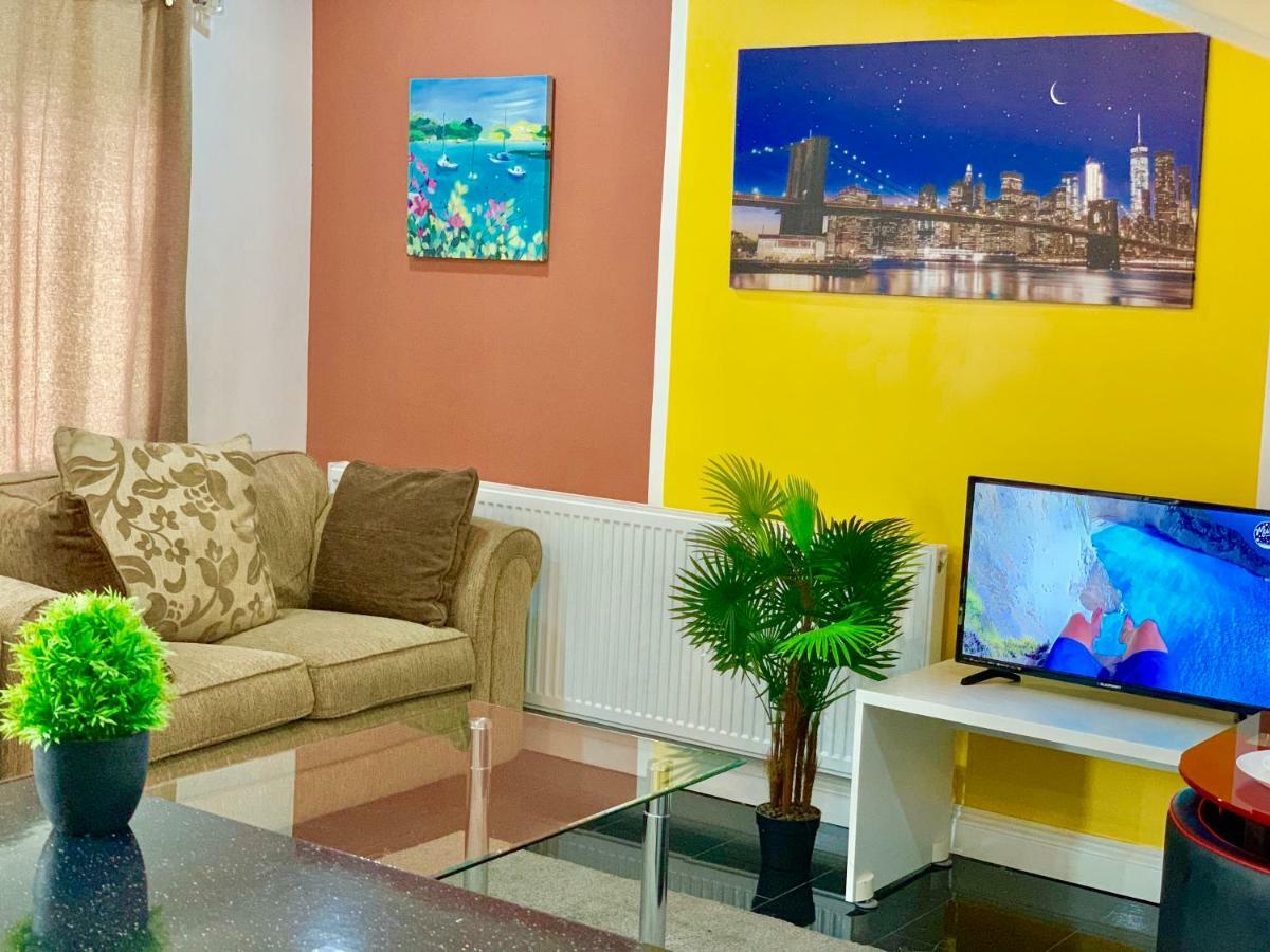 London 2 Bedroom Apartment, Kitchen, Reception And Private Garden Exteriör bild